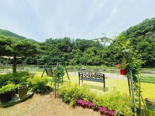 Gapyeong Chorok Jeongwon Gyegok Dokchae Pension - 6