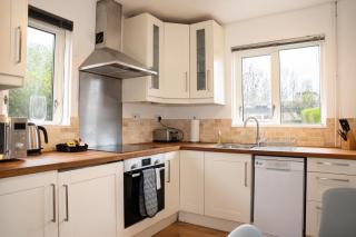 Imagination by Olauda SA - 3 bed House with Free Parking - Bristol - 3
