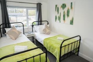Imagination by Olauda SA - 3 bed House with Free Parking - Bristol - 9