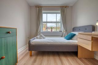 Solihull 2-Bed Flat with Parking-Ideal for Contractors, Business, Long Stays - 3