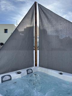 White Cave With Outdoor Hot Tub - 2