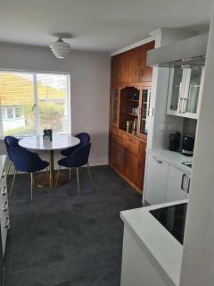 Art Deco Beauty on The Bay Hill - 1