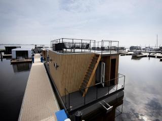 Modern houseboat, top location with an unobstructed view of the Lake - Offingawier - 3