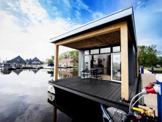Modern houseboat, top location with an unobstructed view of the Lake - Offingawier - 0