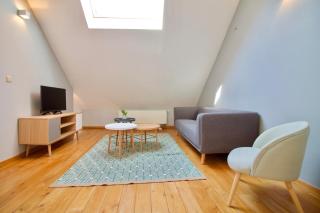 Heart of Grand Place - Stunning 2BR Duplex - 7