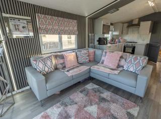 Tattershall VIP Retreat - Hot tub, stunning lakeside views, newly refurbished to an amazing 5 star standard - Tattershall - 3
