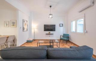 Urban Oasis: Central Athens Apartment - 4