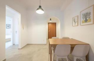 Urban Oasis: Central Athens Apartment - 3