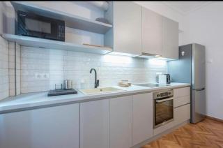 Urban Oasis: Central Athens Apartment - 2