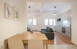 Urban Oasis: Central Athens Apartment - 1