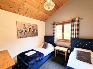Kingfisher Lodge - Private Hot Tub - Infrared Sauna - Dog Friendly - 4