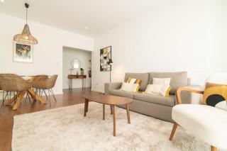 Cozy Sea View Apartment near City & Airport - 4