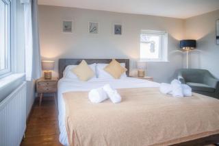 Hill House - 4 Bedroom Holiday Home - Llanrhidian - 2