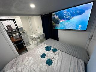 Beach Bliss Studio *5 min to beach* - Fort Lauderdale - 9