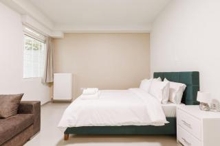 Snug studio apartment with pvt garden access I - 5
