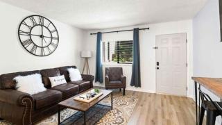 Fantastic Renovated Condo Pool Downtown Fireplace - 8