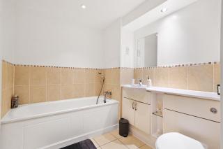 Central Bishops Stortford 2BR Apartment - Bishops Stortford - 8