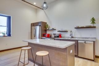 Cashton Studio Apartment Steps to Downtown! - - 9