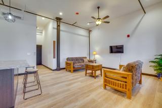 Cashton Studio Apartment Steps to Downtown! - - 7