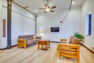 Cashton Studio Apartment Steps to Downtown! - - 6