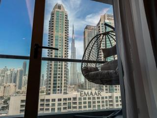 Majestic 2BR Haven with Burj Khalifa View - Dubai - 0