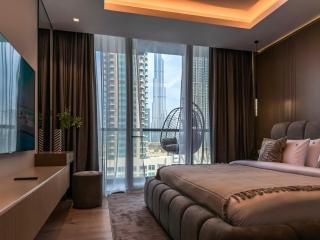 Majestic 2BR Haven with Burj Khalifa View - Dubai - 9