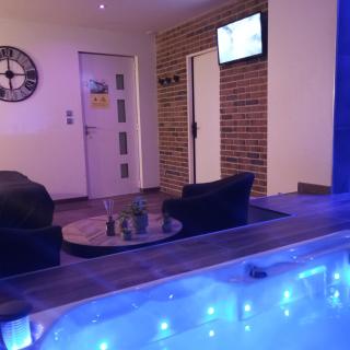 chambre romantique avec spa privatif - Ferrière-la-Grande - 5