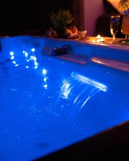 chambre romantique avec spa privatif - Ferrière-la-Grande - 3