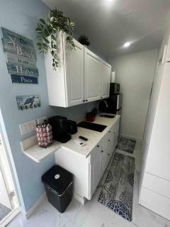 Mermaid Den Studio *5 min to beach* - Fort Lauderdale - 2