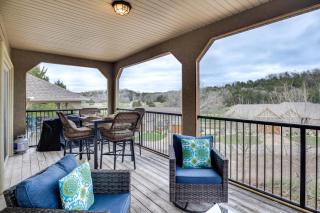 Golf-Course View Resort Home in Lake of the Ozarks - Camdenton - 1