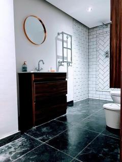 7 Bed House - Sleeps 26 - Parking - Wifi - Garden - 5
