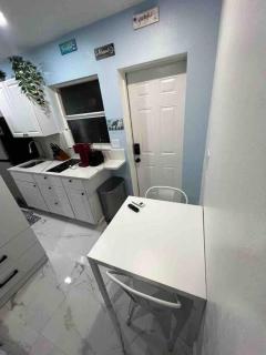 Ocean Oasis Studio *5 min to beach* - Fort Lauderdale - 8