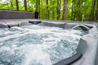 Loft Cabin w, Hot Tub, Fire Pit, Huge Deck & WiFi! - 9