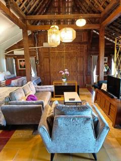 VILLACANTIK Yogyakarta triple bed for six persons - Bantul - 7