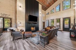 New Cabin w Hot Tub + Views Sleeps 12 - Broken Bow - 5