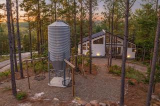 New Cabin w Hot Tub + Views Sleeps 12 - 1