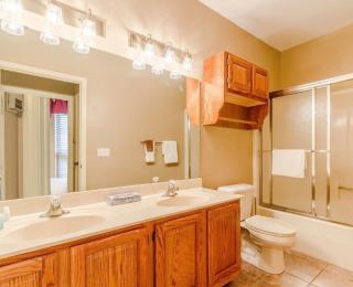 Branson Condo at Stonebridge Golf Resort with Pool and Wi-Fi close to Silver Dollar City and 76 - Reeds Spring - 4