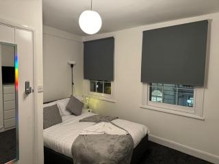 Room 4 • Double Bed in King’s Cross - London - 0