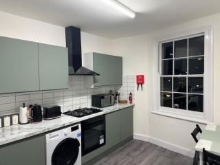 Room 4 • Double Bed in King’s Cross - London - 5