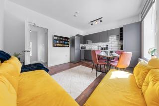 20 Percent Off-Sleeps 11-Central-Games-Free Parking - Southampton - 4