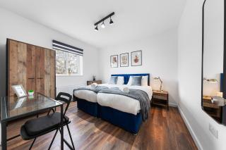 20 Percent Off-Sleeps 11-Central-Games-Free Parking - Southampton - 7