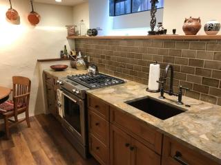 Center City Townhome in Quiet Courtyard - Philadelphia - 2