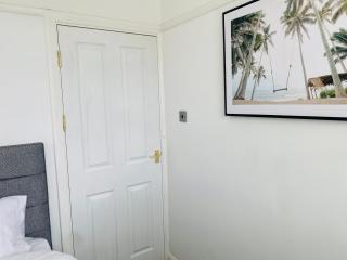 New Malden, 3 Bedroom Guest House - Malden - 7