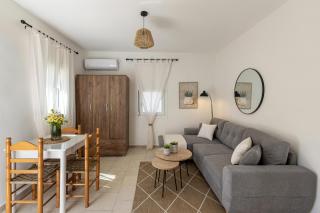 Salty Beach Cottage, 20m from Kini Beach - Ano Syros - 6