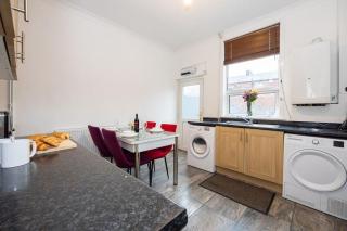 Cosy Two bedroom Terrace Blackburn - Cherry Tree - 1