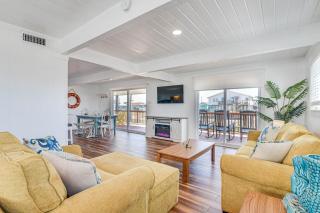 Pet-Friendly Galveston Home Walk to Beaches! - 6