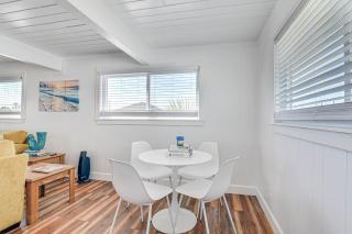 Pet-Friendly Galveston Home Walk to Beaches! - 5