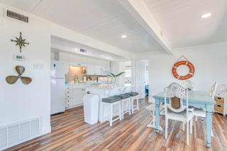 Pet-Friendly Galveston Home Walk to Beaches! - 4