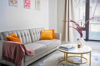Large Upper East Side 1BD Elevator Rooftop - New York - 0
