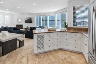 The Mission Beach VIP- 3 Decks, AC, Steps to Sand! - San Diego - 1